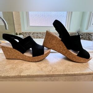 Clarks comfort sandals size 9.5, wore once